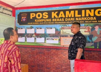Kasat Resnarkoba Polres Kapuas, AKP Budi Utomo, yang terjun langsung melakukan pengecekan posko anti narkoba di Kampung Bebas Narkoba Kelurahan Selat Utara, Kamis (18/6/2026).