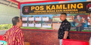 Kasat Resnarkoba Polres Kapuas, AKP Budi Utomo, yang terjun langsung melakukan pengecekan posko anti narkoba di Kampung Bebas Narkoba Kelurahan Selat Utara, Kamis (18/6/2026).