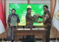 Bupati Barito Utara H. Shalahuddin, menerima dokumen LHP Keuangan Tahun Anggaran 2025 dari BPK RI di Palangka Raya, Jumat (19/6/2026).