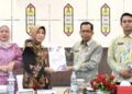 Ketua DPRD Kabupaten Barito Utara, Hj. Mery Rukaini, didampingi Wakil Ketua II DPRD Hj. Henny Rosgiaty Rusli, Ketua Bapemperda Hj. Sri Neni Trianawati, sejumlah anggota DPRD, tim penyusun naskah akademik, serta jajaran Kantor Wilayah Kementerian Hukum Kalimantan Tengah.
