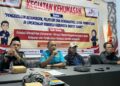 Ketu PWI Bartim, Agustinus Bole Malo, memberikan menjadi narasumber dalam kegiatan kehumasan yang diselenggarakan Bawaslu setempat, Senin (22/6/2026).