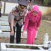 Kapolres Bartim AKBP Eddy Santoso, dan Ketua Bhayangkari Cabang Barito Timur, menaburkan bunga dalam ziarah di TMP Satria Ampah, Selasa (23/6/2026).