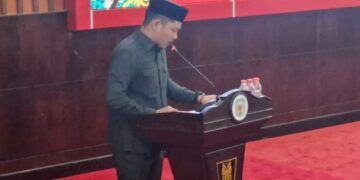 Juru Bicara Fraksi PKB, Mahyono, saat menyampaikan pandangan umum fraksi dalam Rapat Paripurna DPRD Murung Raya yang membahas usulan perubahan struktur perangkat daerah, Selasa (23/6/2026).