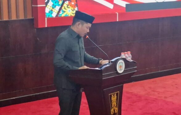 Juru Bicara Fraksi PKB, Mahyono, saat menyampaikan pandangan umum fraksi dalam Rapat Paripurna DPRD Murung Raya yang membahas usulan perubahan struktur perangkat daerah, Selasa (23/6/2026).