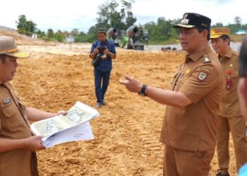 Bupati Barito Utara H. Shalahuddin, meninjau proyek strategis pemerintah daerah, Selasa (23/6/2026).