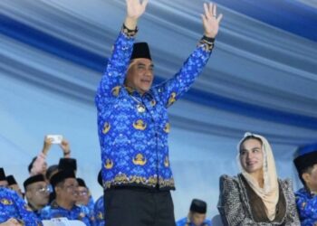 Bupati Barito Utara, H. Shalahuddin, memberikan semangat kepada para kafilah yang tampil dalam malam pembukaan MTQ KORPRI, Rabu (24/6/2026).