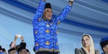 Bupati Barito Utara, H. Shalahuddin, memberikan semangat kepada para kafilah yang tampil dalam malam pembukaan MTQ KORPRI, Rabu (24/6/2026).