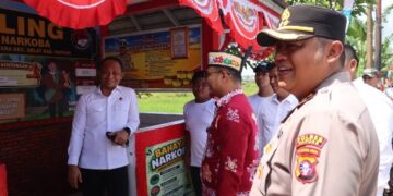 Tim penilai dipimpin Kombes Pol Witarsa Aji, didampingi Kapolres Kapuas AKBP Gede Eka Yudharma, meninjau Posko Kampung Bebas Narkoba di Kelurahan Selat Utara, Jumat (26/6/2026).