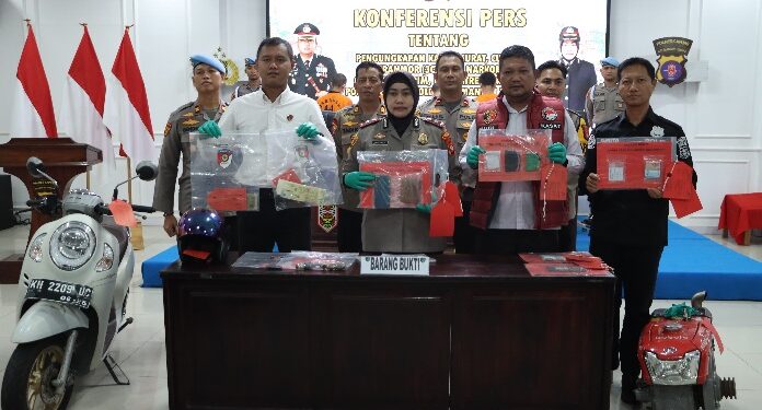 Waka Polres Kapuas Kompol Susilowati, beserta jajaran dalam press release, Senin (29/6/2026).
