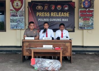 Kasat Reskrim AKP Agung Gunawan Putra, didampingi Kasat Resnarkoba IPTU Sutrisno, dan PS Kasi Humas IPDA Abner, dalam press release kasus, Senin (29/6/2026).