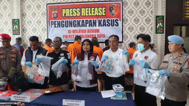 Jajaran Polresta Palangka Raya dalam press release, Senin (29/6/2026). (Ist)