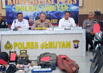 Kapolres Seruyan AKBP Beddy Suwendi, beserta jajaran dalam press release, Senin (26/6/2026).