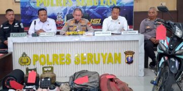 Kapolres Seruyan AKBP Beddy Suwendi, beserta jajaran dalam press release, Senin (26/6/2026).