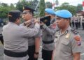 Kapolresta Palangka Raya, Kombes Pol Dedy Supriady, menyematkan pangkat. (Ist)