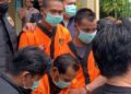 Para tersangka Tumbang Kalamei digiring petugas. (ist)