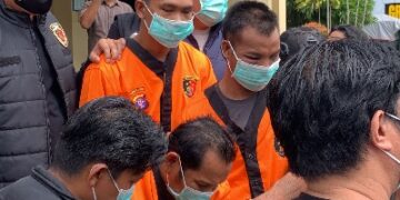 Para tersangka Tumbang Kalamei digiring petugas. (ist)