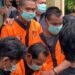 Para tersangka Tumbang Kalamei digiring petugas. (ist)