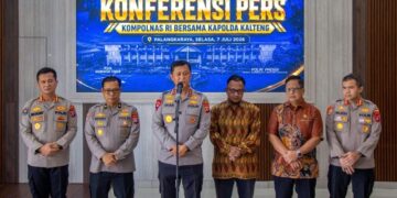 Kapolda Kalteng Irjen Pol Iwan Kurniawan, saat menyampaikan perkembangan kasus dalam konferensi pers di Mapolda Kalteng, Selasa (7/7/2026). (Ist)