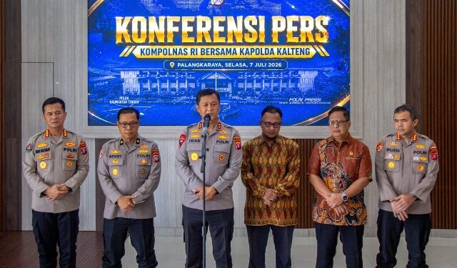 Kapolda Kalteng Irjen Pol Iwan Kurniawan, saat menyampaikan perkembangan kasus dalam konferensi pers di Mapolda Kalteng, Selasa (7/7/2026). (Ist)