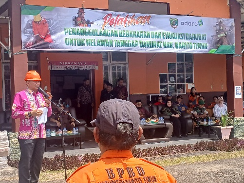 Bupati Bartim M. Yamin ketika menyampaikan sambutan dalam Pelatihan Penanggulangan Kebakaran dan Evakuasi Darurat bagi Relawan Tanggap Darurat di Tamiang Layang, Kamis (23/7/2026).