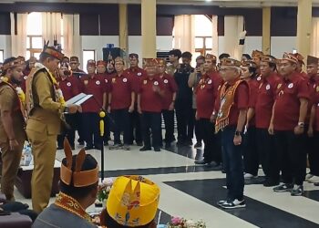 Bupati Bartim, M. Yamin, memimpin pengukuhan DAD Barti Timur Masa Bakti 2026-2031, Senin (27/7/2026).