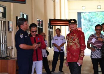 meninjau bangunan yang akan dijadikan kantor BNNK di Kompleks Terminal, Kelurahan Taniran, Kamis (9/7/2026).