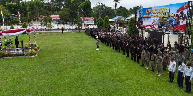 Pelaksanaan Upacara Hari Bhayangkara ke-80 yang dipimpin Kapolres Bartim AKBP Eddy Santoso, Rabu (1/7/2026).