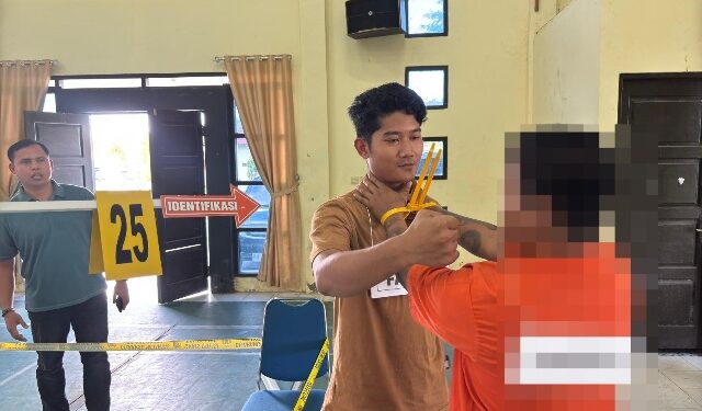Adegan rekontruksi pembunuhan yang ada di Kecamatan Tewah, Senin (29/6/2026). (Ist Humas)