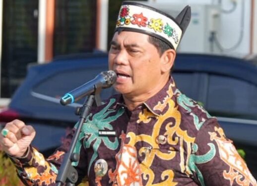 Bupati Barito Utara, H.Shalahuddin, memimpin apel pagi di lingkungan Badan Perencanaan Pembangunan, Riset dan Inovasi Daerah (Bapperida) Kabupaten Barito Utara, Kamis (2/7/2026).