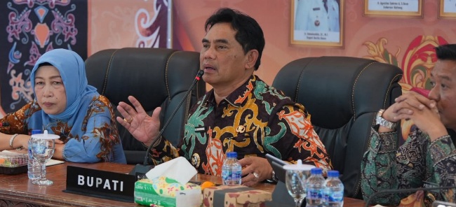 Bupati Barito Utara, H.Shalahuddin, memimpin konsultasi publik, Kamis (2/7/2026).