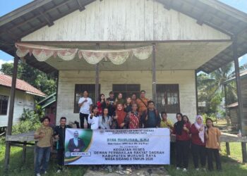 Wakil Ketua I DPRD Murung Raya, Dina Maulidah, saat melaksanakan reses di Desa Dirung Pundu dan Desa Dirung Pinang.