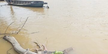 Jasad Aiptu Sumariyanto, yang ditemukan mengapung di Sungai Katingan, wilayah Rantau Asem, Miinggu (5/7/2026).