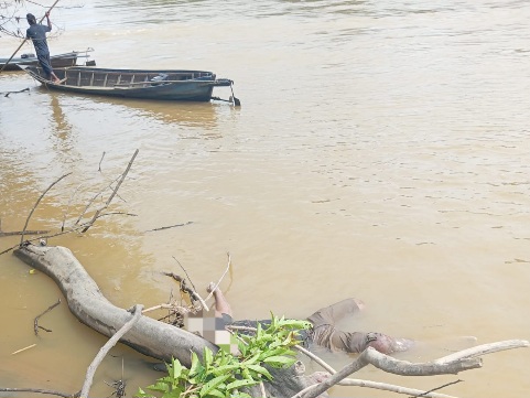 Jasad Aiptu Sumariyanto, yang ditemukan mengapung di Sungai Katingan, wilayah Rantau Asem, Miinggu (5/7/2026).