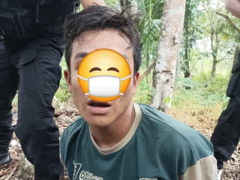 Terduga pelaku berinisial B yang telah diamankan.