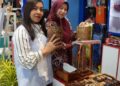 Ketua TP PKK Kabupaten Barito Utara, Hj. Maya Savitri Shalahuddin, mengikuti Pameran Kriya dan Wastra Nasional di Makassar. (Ist)