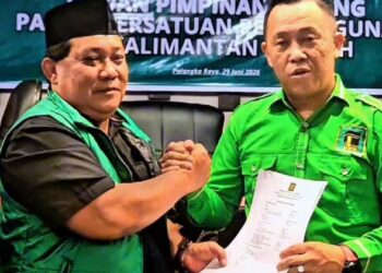 Johansyah menerima SK Ketua Dewan Pengurus Cabang (DPC) PPP Kabupaten Murung Raya periode 2026–2031.