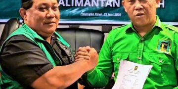 Johansyah menerima SK Ketua Dewan Pengurus Cabang (DPC) PPP Kabupaten Murung Raya periode 2026–2031.