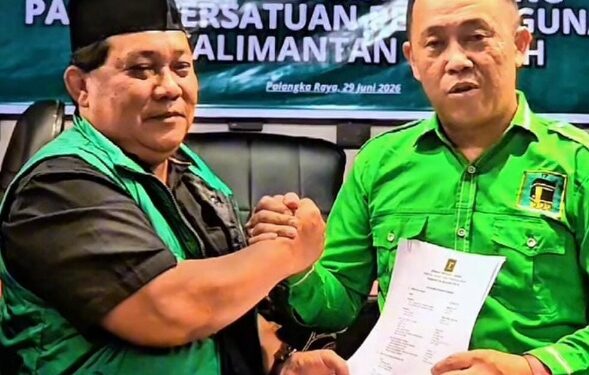 Johansyah menerima SK Ketua Dewan Pengurus Cabang (DPC) PPP Kabupaten Murung Raya periode 2026–2031.