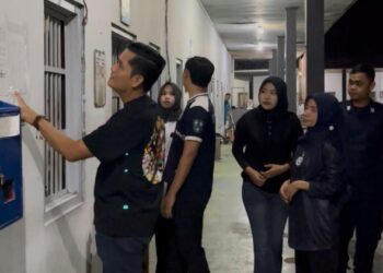 Kepala Rutan Tamiang Layang, Agung Novarianto, beserta jajaran saat melakukan trolling blok hunian, Sabtu (11/7/2026). (Ist)