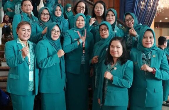Ketua TP PKK Barito Utara, Hj. Maya Savitri Shalahuddin, beserta jajaran.