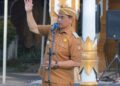 Bupati Barito Utara, H. Shalahuddin, memimpin Apel Pagi di Kantor Bupati Barito Utara, Senin (13/7/2026).