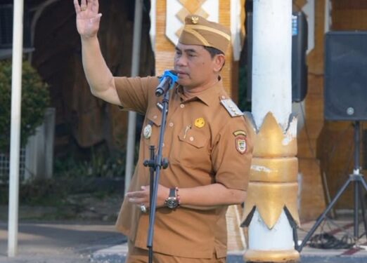 Bupati Barito Utara, H. Shalahuddin, memimpin Apel Pagi di Kantor Bupati Barito Utara, Senin (13/7/2026).