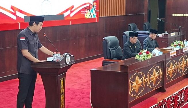 Juru Bicara Daerah Pemilihan (Dapil) III DPRD Kabupaten Murung Raya, Maulana, menyampaikan hasil reses dalam paripurna, Senin (13/7/2026).