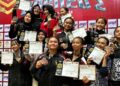 Para atlet Dojo IRP binaan Polresta Palangka Raya yang meraih juara berpose bersama.