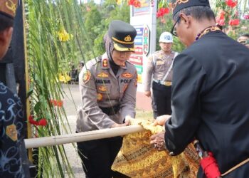 Penyambutan AKBP Arum Sari Puspita Dewi sebagai Kapolres Gunung Mas, menggantikan AKBP Heru Eko Wibowo, di Mako Polres Gunung Mas, Jalan Bhayangkara, Kuala Kurun, Jumat (17/7/2026). (ist hms)