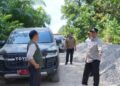 Bupati Barito Utara, H. Shalahuddin, meninjau jalan di Desa Mampuak, Jumat (17/7/2026).