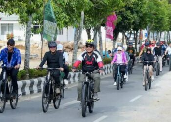 mengikuti kegiatan Car Free Day (CFD) dan Gowes Bersama yang digelar Pemerintah Kabupaten Barito Utara, Minggu (19/7/2026).