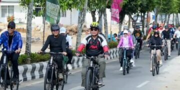 mengikuti kegiatan Car Free Day (CFD) dan Gowes Bersama yang digelar Pemerintah Kabupaten Barito Utara, Minggu (19/7/2026).