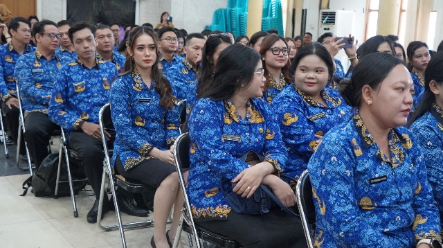 Para CPNS Formasi 2024 di Kabupaten Barito Timur, yang telah dilantik menerima resmi SK PNS, Senin (20/7/2026).