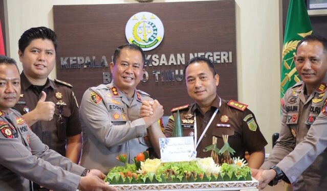 Kapolres Bartim AKBP Eddy Santoso, dan Kajari Bartim Rahmad Isnaini, pada momen HBA ke-66, Rabu (22/7/2026). (ist)